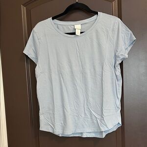 H&M Light Blue Short Sleeve Crewneck Tee Size Medium NWOT